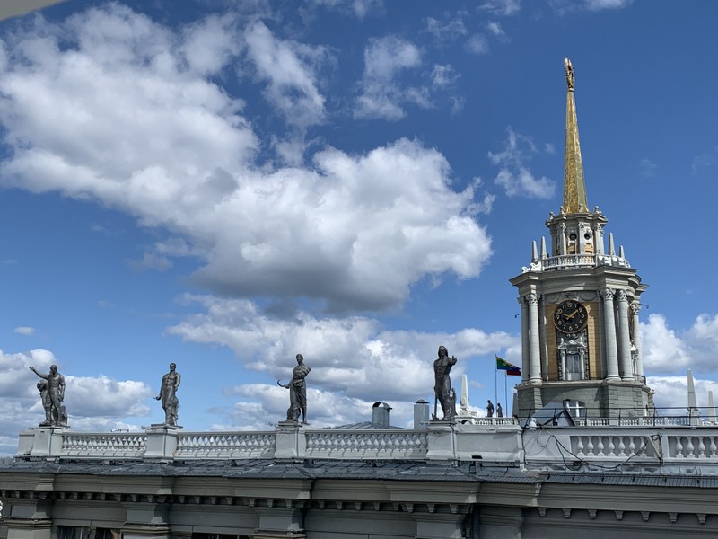 Гранд-Екатеринбург: обзорная по городу, Уралмаш, Европа-Азия, Каменный Остров и Ганина Яма – индивидуальная экскурсия