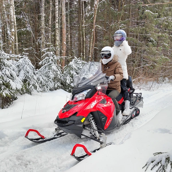 Зимняя прогулка на канадском снегоходе в Москве – индивидуальная экскурсия