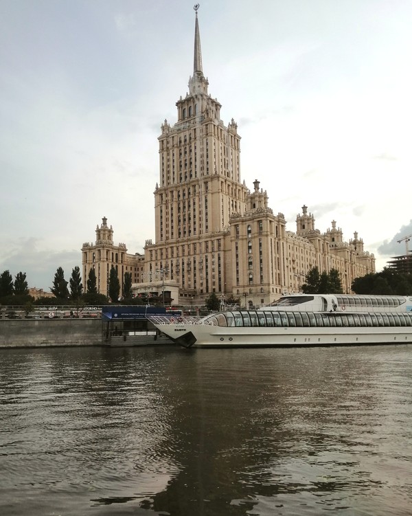 На речном трамвайчике от Киевского вокзала до парка «Фили» – групповая экскурсия