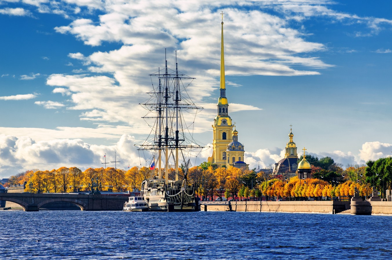 Санкт петербург город славы. Петропавловская крепость в Санкт-Петербурге. Петропавловская крепость в Санкт-Петербурге осенью. Адмиралтейство в Санкт-Петербурге осенью. Петропавловский собор Санкт-Петербург река Нева.