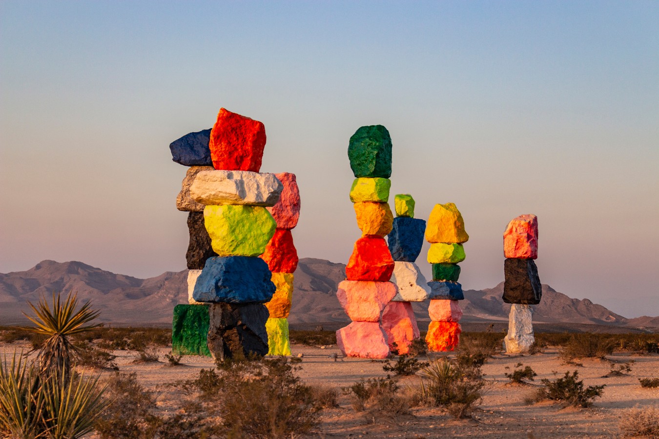 Арт-объект посреди пустыни — Seven Magic Mountains – индивидуальная  экскурсия в Лас-Вегасе