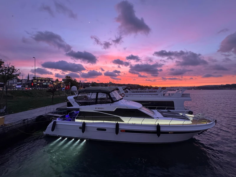 Закат на Босфоре: на яхте с закусками – групповая экскурсия