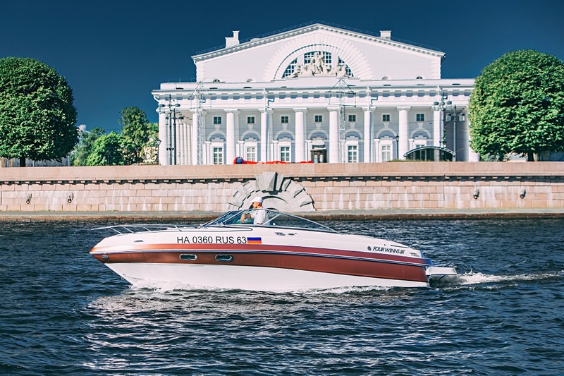 На катере к Большеохтинскому мосту + напиток на борту – индивидуальная экскурсия