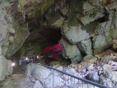 Путешествие к Воронцовским пещерам с посещением чайных плантаций – индивидуальная экскурсия