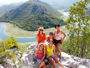 Индивидуальная экскурсия на Скадарское озеро, Винодельню, Липскую пещеру.