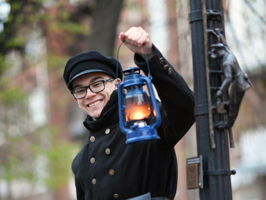 Волшебные огни Костромы: групповая прогулка с гидом-фонарщиком