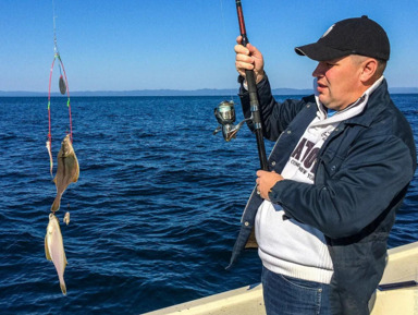 Рыбалка в открытом море с приготовлением улова на борту – групповая экскурсия
