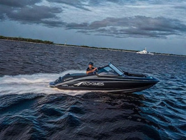 Аренда катера «CROWNLINE 190 BLACK» – индивидуальная экскурсия