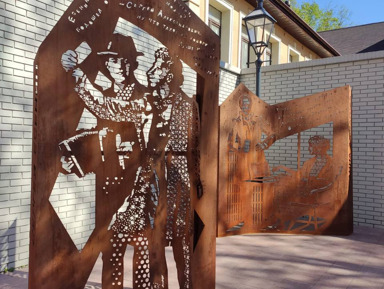 Экскурсия в мини-группе: «Вокруг Новослободской — от станций до историй!»