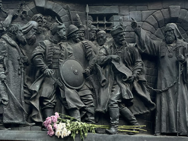 Три победы русского духа: экскурсия по памятникам Александровского сада