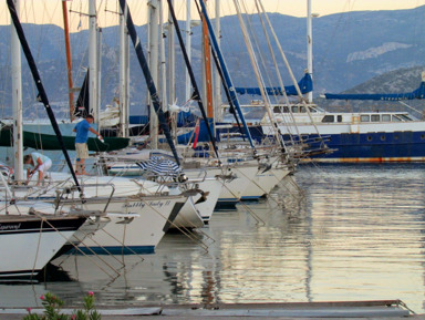 Прогулка на яхте из районов Элунда и Агиос Николаоса – групповая экскурсия