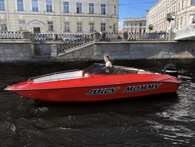 Прогулка на катере Sugar Daddy и Juicy Mommy в Санкт-Петербурге – индивидуальная экскурсия