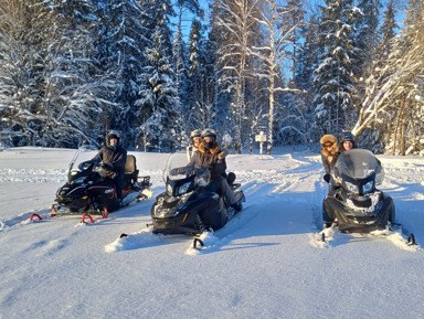 На канадских снегоходах в русскую зиму: снегоходный тур – индивидуальная экскурсия