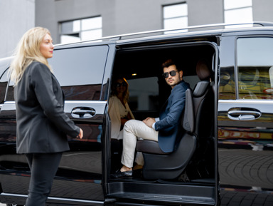 Комфортный трансфер из аэропорта на Майбахе с русскоязычным водителем – индивидуальная экскурсия