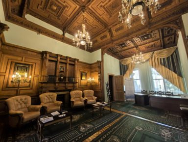 Особняк Барятинских — Дворец великой княгини Ольги, сестры Николая II – групповая экскурсия