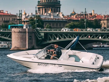 Прогулка на катере по рекам и каналам Санкт-Петербурга – индивидуальная экскурсия