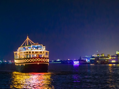 Ужин и вечернее шоу на арабской лодке доу — в Дубай из Аджмана – групповая экскурсия