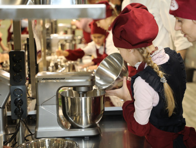 «У Палыча»: экскурсия на фабрику + мастер-класс по созданию торта