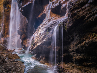 Чегемские водопады в группе  – групповая экскурсия