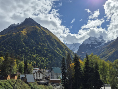 Прекрасный Домбай — джип-тур к Сырным пещерам, Гумбаши, озеру Кара-Кёль – групповая экскурсия