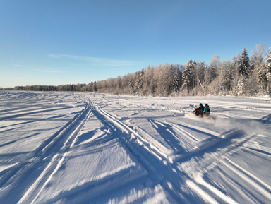 Самостоятельное катание на российском снегоходе-45 минут драйва – индивидуальная экскурсия