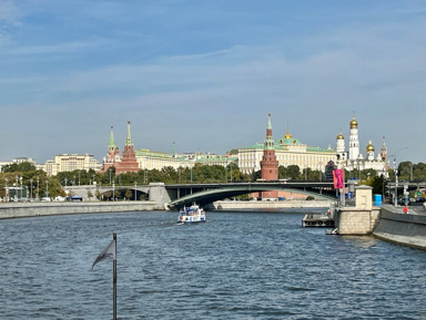 "По самой главной улице Москвы" - круглогодичная речная экскурсия на яхте флотилии "Рэдиссон"