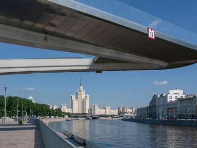 Прогулка по центру Москвы на ретро-теплоходе от парка Зарядье – групповая экскурсия