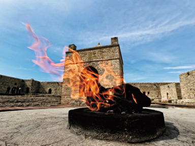 «8 чудес Азербайджана: Гобустан — розовое озеро — огненный Апшерон» – индивидуальная экскурсия