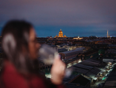 Питерское комбо: подъем на крышу + променад по дворам-колодцам и парадным – групповая экскурсия