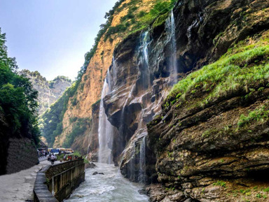 Путешествие к Чегемским водопадам через бирюзовое озеро Гижгит и перевал Актопрак – индивидуальная экскурсия