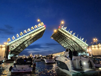 Разводные мосты. Ночная прогулка по Питеру на катере. – индивидуальная экскурсия