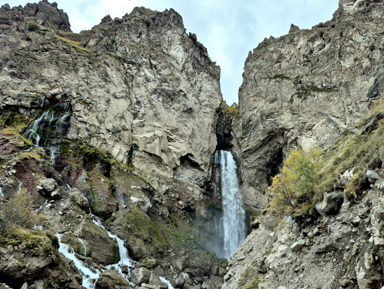 Урочище Джилы-Су — водопады, плато Шатджатмаз и Долина нарзанов – групповая экскурсия