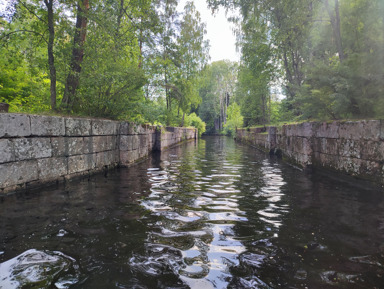 Водная прогулка на катере вдоль побережья  парка Монрепо на старый красивый шлюз Лавола , Сайменского канала.  – групповая экскурсия