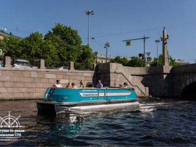 Утро на катере —  водная экскурсия по Петербургу