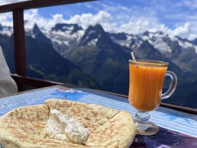 Завораживающая красота Домбая: перевал Гум-Баши, озеро Кара-Кёль и храм – групповая экскурсия