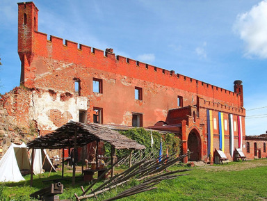 Замок Шааакен и посещение семейной фабрики Шаакен из Зеленоградска – групповая экскурсия