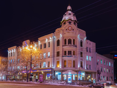 Тёплая пешеходная экскурсия: «Дома и судьбы главной улицы»