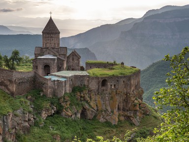 Путешествие в пещерный город и монастырь Татев – индивидуальная экскурсия