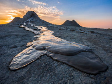 Гобустан: грязевые вулканы, петроглифы, мечеть Биби-Эйбат и нефтяная вышка – индивидуальная экскурсия