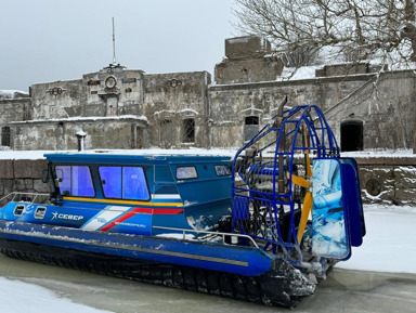 Прогулка на маяк Толбухин на аэролодке (отправление из Кронштадта) – групповая экскурсия