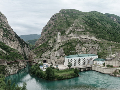 Бархан Сарыкум и прогулка на катере по Сулакскому каньону – групповая экскурсия