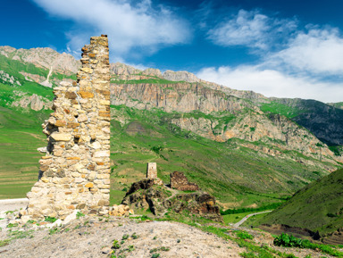 Джип-тур «В сердце Осетии»: Тропа чудес, Даргавс, Кармадон и арт-объекты – индивидуальная экскурсия