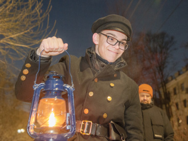 Волшебные огни старого города: индивидуальная прогулка с гидом-фонарщиком