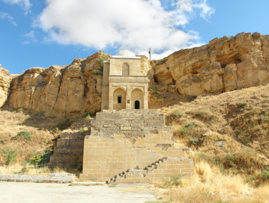 Путешествие в историю Гобустана и загадки Апшерона (обед включен) – групповая экскурсия