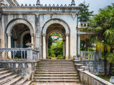 «Дом призрака»: авторский джип-тур по заброшкам Гагры – индивидуальная экскурсия