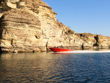 Сулакский каньон, прогулка на катере, бархан Сарыкум и пещера Нохъо