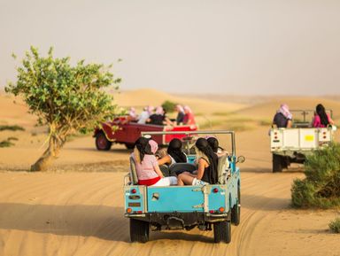 Сафари на ретро-джипах из Дубая – групповая экскурсия