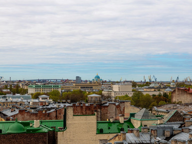 Питерское комбо: подъем на крышу + променад по дворам-колодцам и парадным – групповая экскурсия