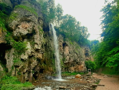 Групповой треккинг-тур по ущелью реки Аликоновки к Медовым водопадам – групповая экскурсия