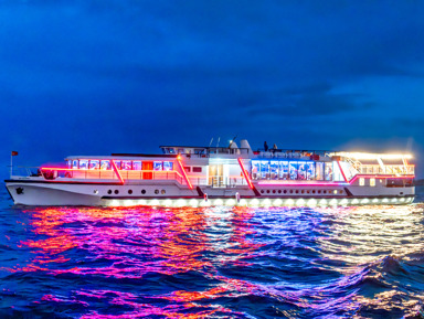 Зимний круиз по Неве на трехпалубном теплоходе «Шустрый Бобёр» – групповая экскурсия